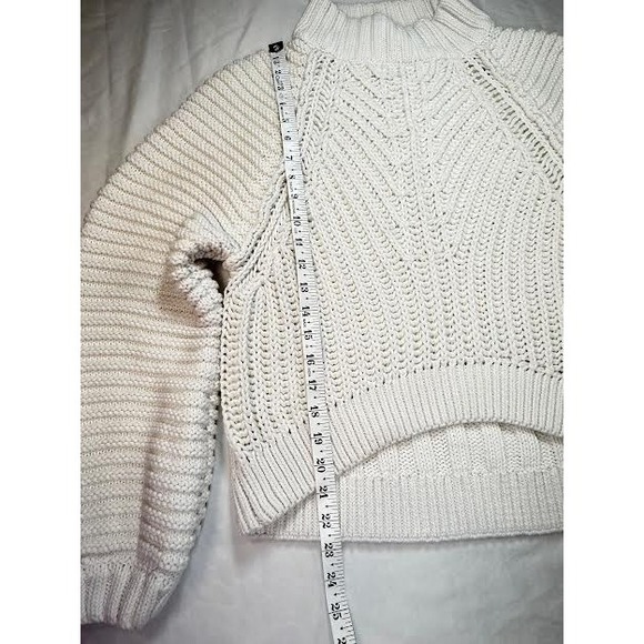 Free People White Chunky Knit Sweater Size Medium Oversized Sleeves Cable Knit - Picture 3 of 7